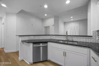 Photo #5: 6945065 Listing