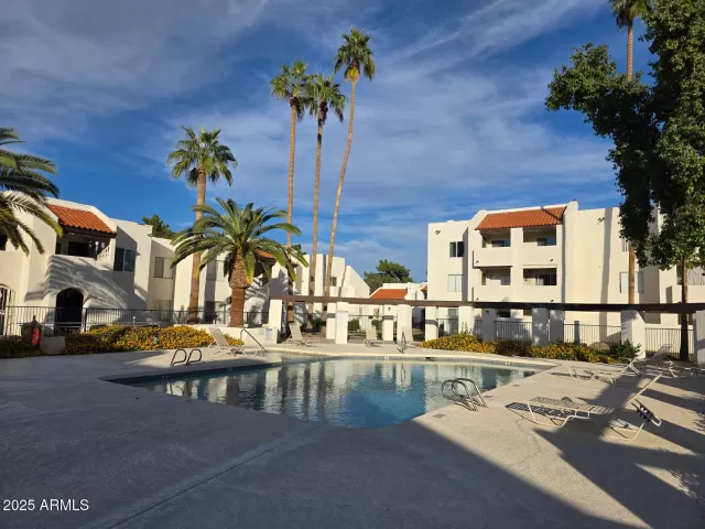 MLS: 6945256 Condo For Sale