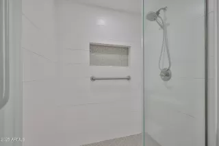 Photo #6: 6945268 Listing 