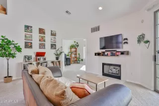 Photo #1: 6945404 Listing 