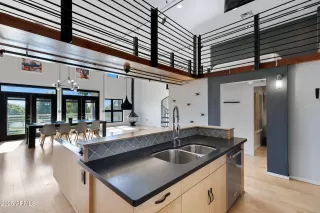 Photo #2: 6945705 Listing 