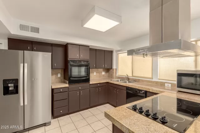 MLS: 6945733 Condo For Sale