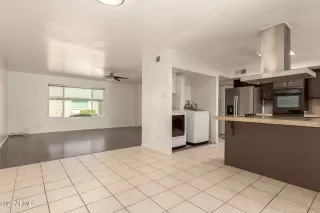 Photo #5: 6945733 Listing 