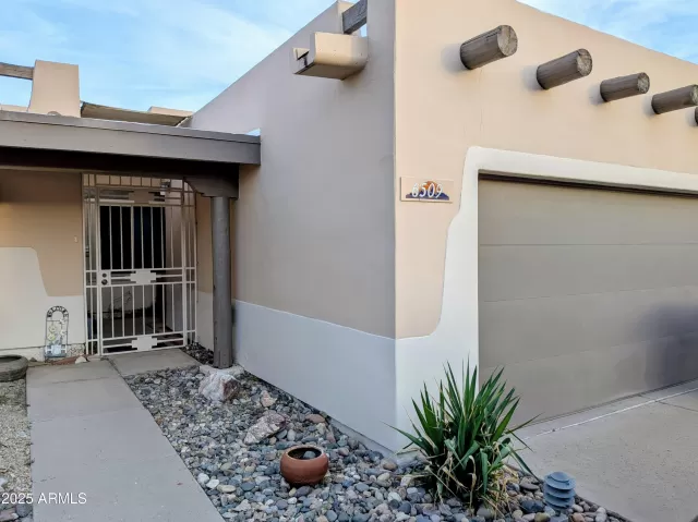 MLS: 6945974 Condo For Sale