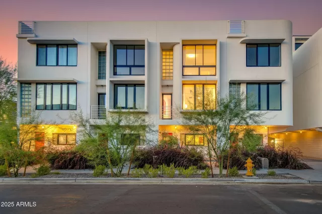 MLS: 6946073 Condo For Sale