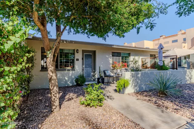 MLS: 6946129 Condo For Sale