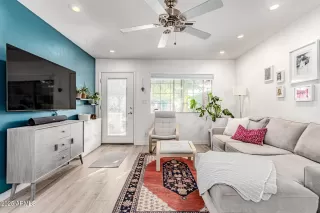 Photo #4: 6946129 Listing 