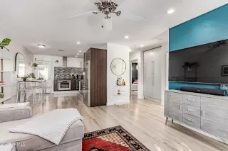 Photo #6: 6946129 Listing 