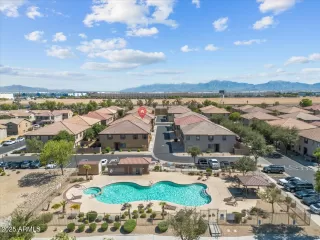 Photo #2: 6946151 Listing 