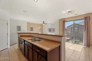 Photo #6: 6946151 Listing 