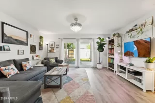 Photo #2: 6946209 Listing