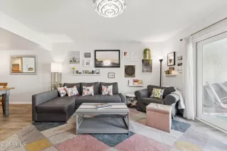 Photo #3: 6946209 Listing