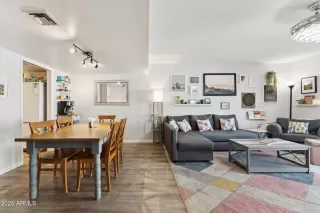 Photo #5: 6946209 Listing