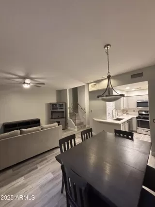 Photo #6: 6946265 Listing