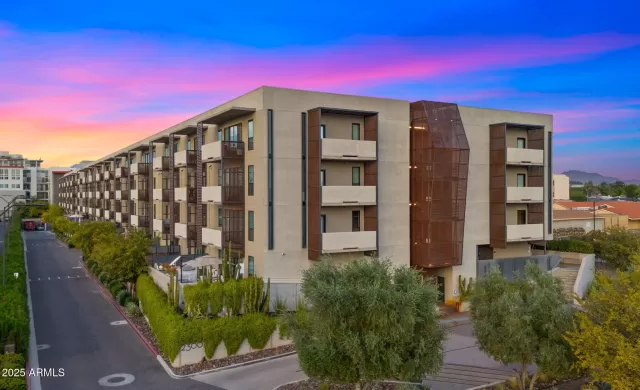 MLS: 6946284 Condo For Sale