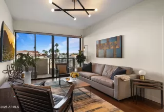 Photo #3: 6946284 Listing