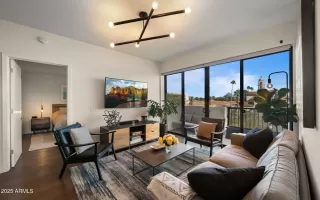 Photo #4: 6946284 Listing