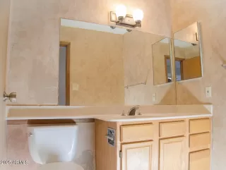 Photo #6: 6946295 Listing