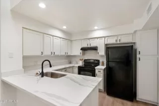 Photo #3: 6946300 Listing