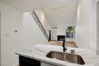 Photo #5: 6946300 Listing