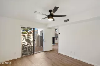 Photo #6: 6946300 Listing