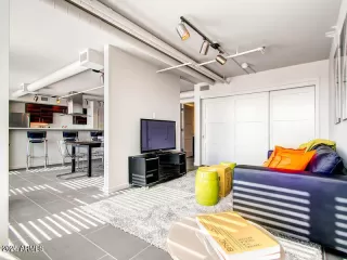 Photo #4: 6946303 Listing