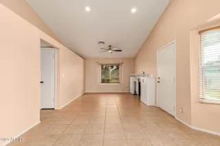 Photo #6: 6946442 Listing 