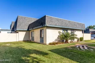 More Details about MLS # 6946637 : 8030 N 32ND LANE