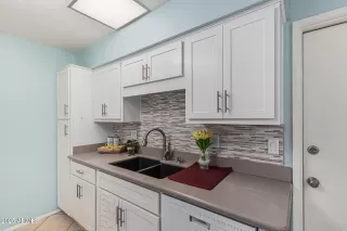 Photo #4: 6946683 Listing 