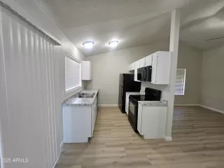 Photo #4: 6946782 Listing