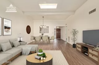 Photo #4: 6946956 Listing