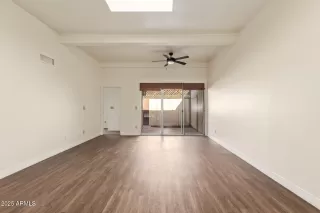 Photo #5: 6946956 Listing