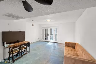 Photo #2: 6947059 Listing 