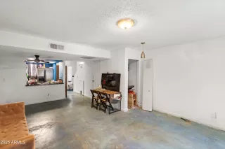 Photo #4: 6947059 Listing 