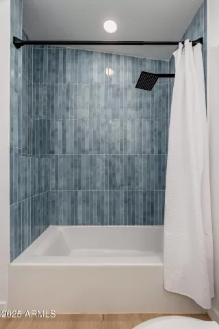 Photo #4: 6947110 Listing