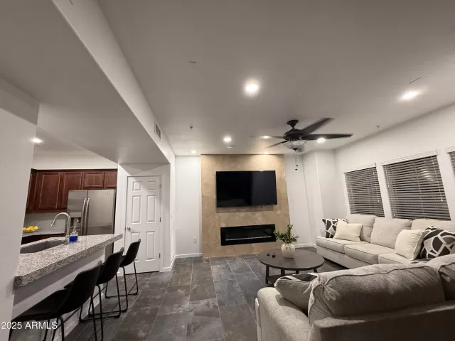 MLS: 6947132 Condo For Sale