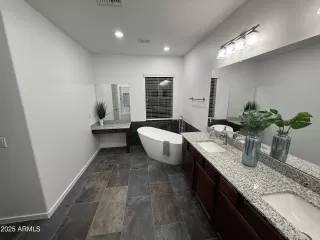 Photo #2: 6947132 Listing