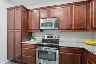 Photo #4: 6947132 Listing