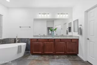 Photo #6: 6947132 Listing