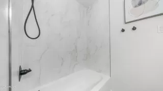 Photo #5: 6947145 Listing