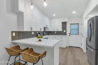 Photo #6: 6947158 Listing