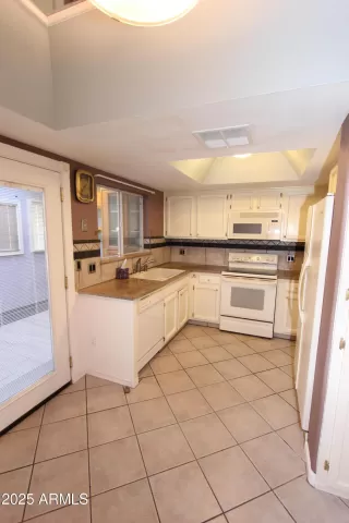 Photo #4: 6947175 Listing