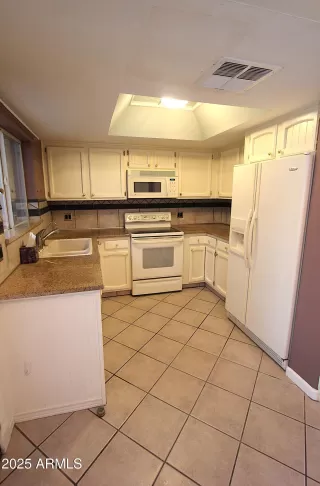 Photo #5: 6947175 Listing