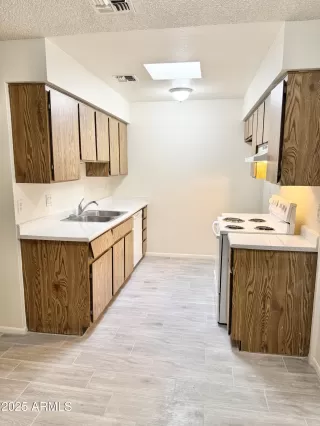 Photo #5: 6947283 Listing