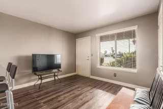 Photo #3: 6947348 Listing 