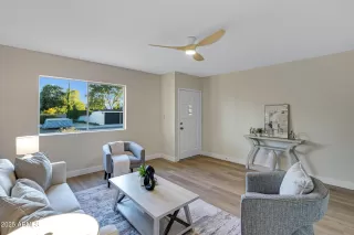 Photo #5: 6947776 Listing