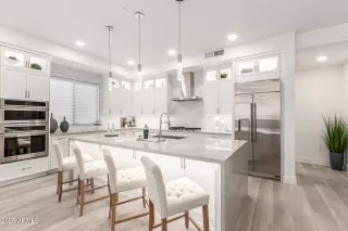 Photo #3: 6947850 Listing