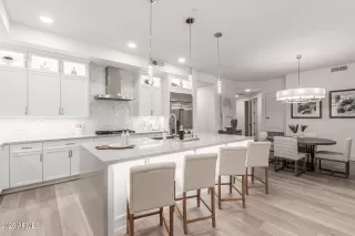 Photo #5: 6947850 Listing