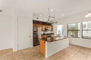 Photo #6: 6947888 Listing 