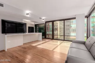 Photo #3: 6947899 Listing